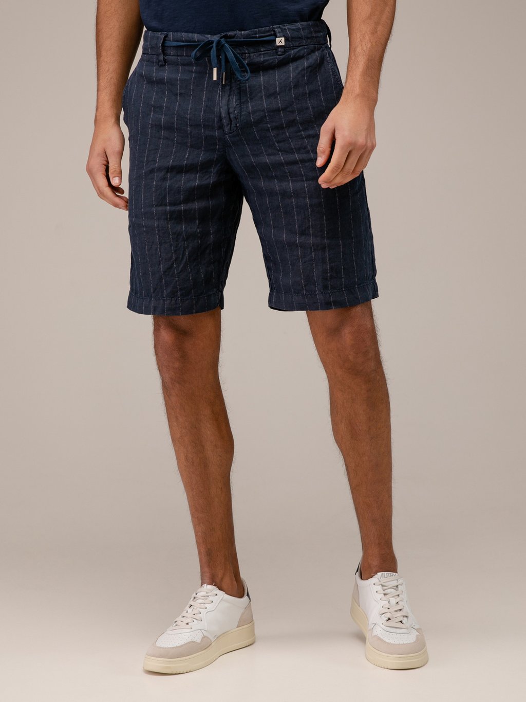 Detailansicht von Bermudas aus Leinen von MYTHS