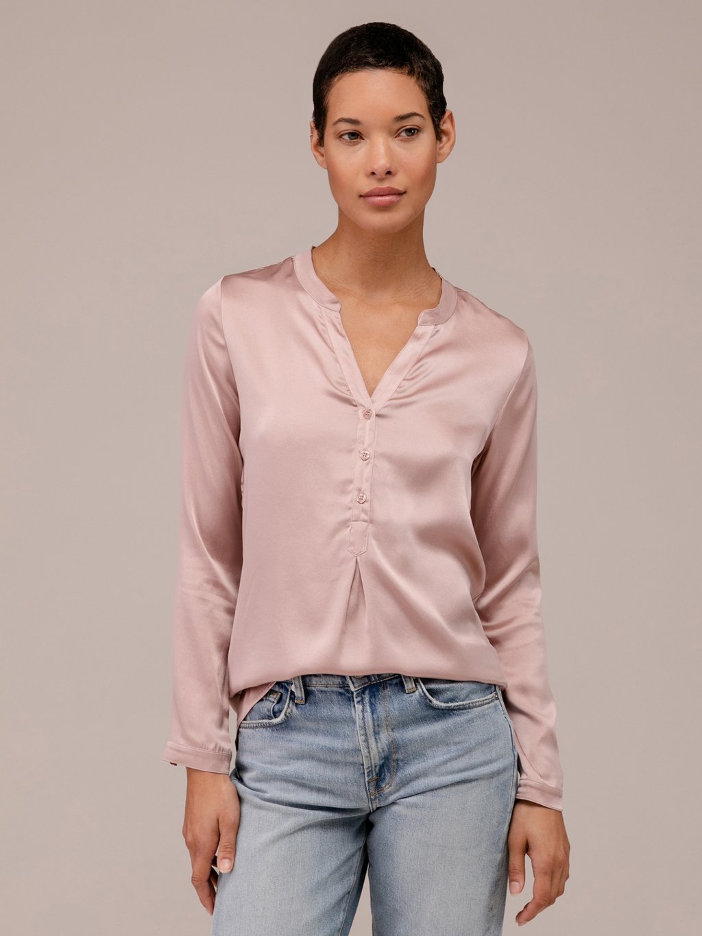 Detailansicht von Seidenbluse von DANIELS