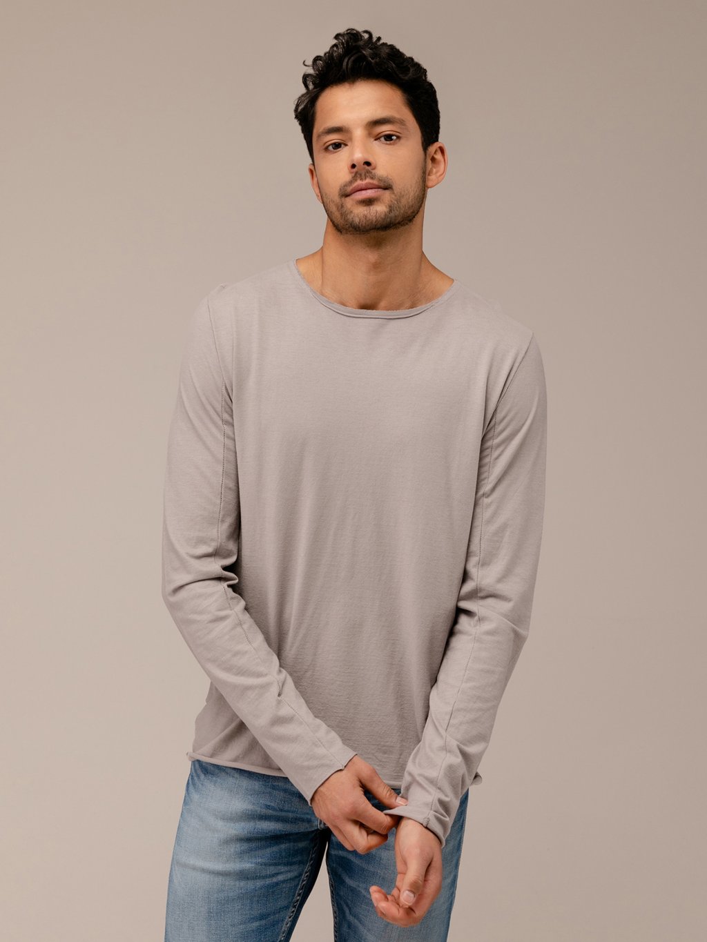 Detailansicht von Langarmshirt aus Baumwolle von HANNES ROETHER