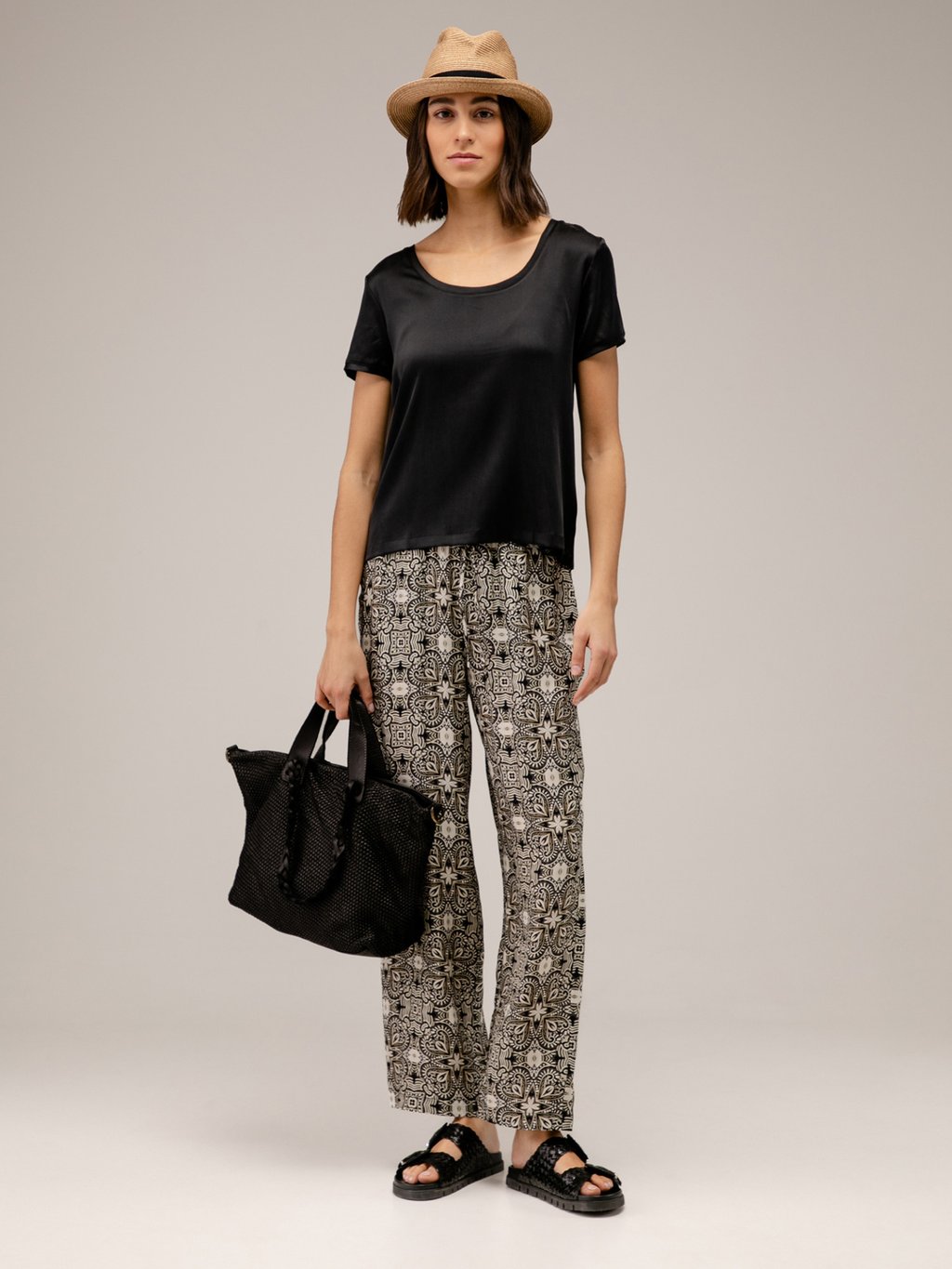 Detailansicht von Kurzarm-Seidenbluse von DANIELS