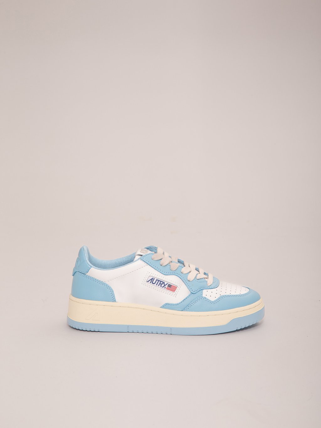 Detailansicht von Sneaker aus Leder von AUTRY