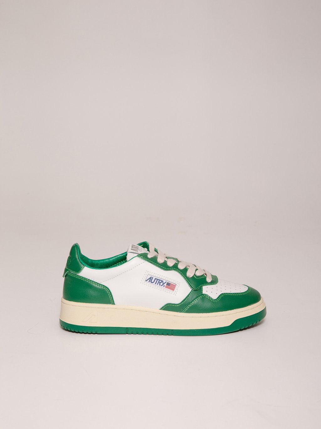 Detailansicht von Sneaker aus Leder von AUTRY