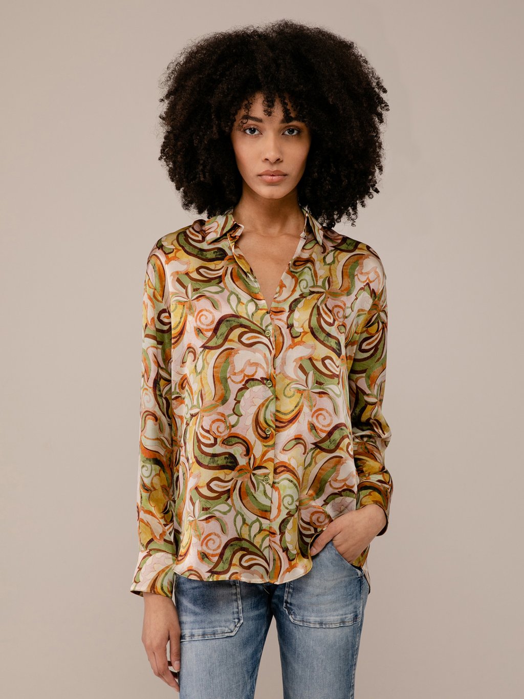 Detailansicht von Gemusterte Seidenbluse von DANIELS