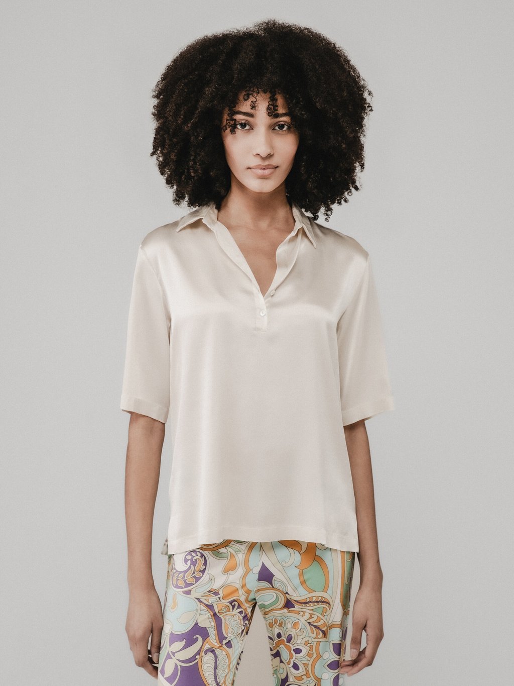 Detailansicht von Kurzarm-Seidenbluse von ANTONELLI