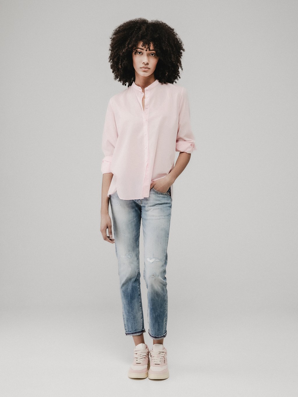 Detailansicht von Baumwollbluse mit Stehkragen von AGLINI