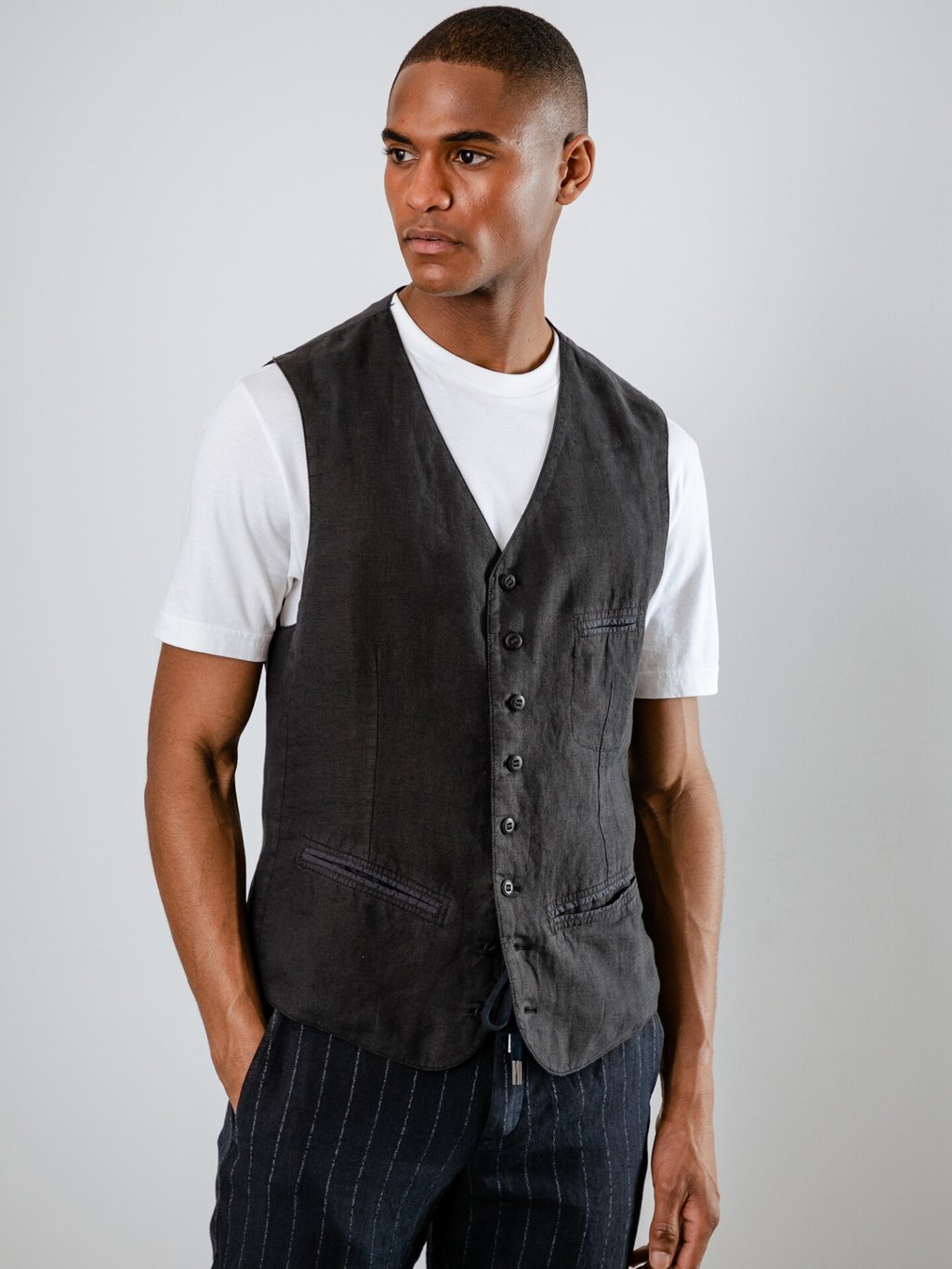 Detailansicht von Weste aus Leinen von HANNES ROETHER