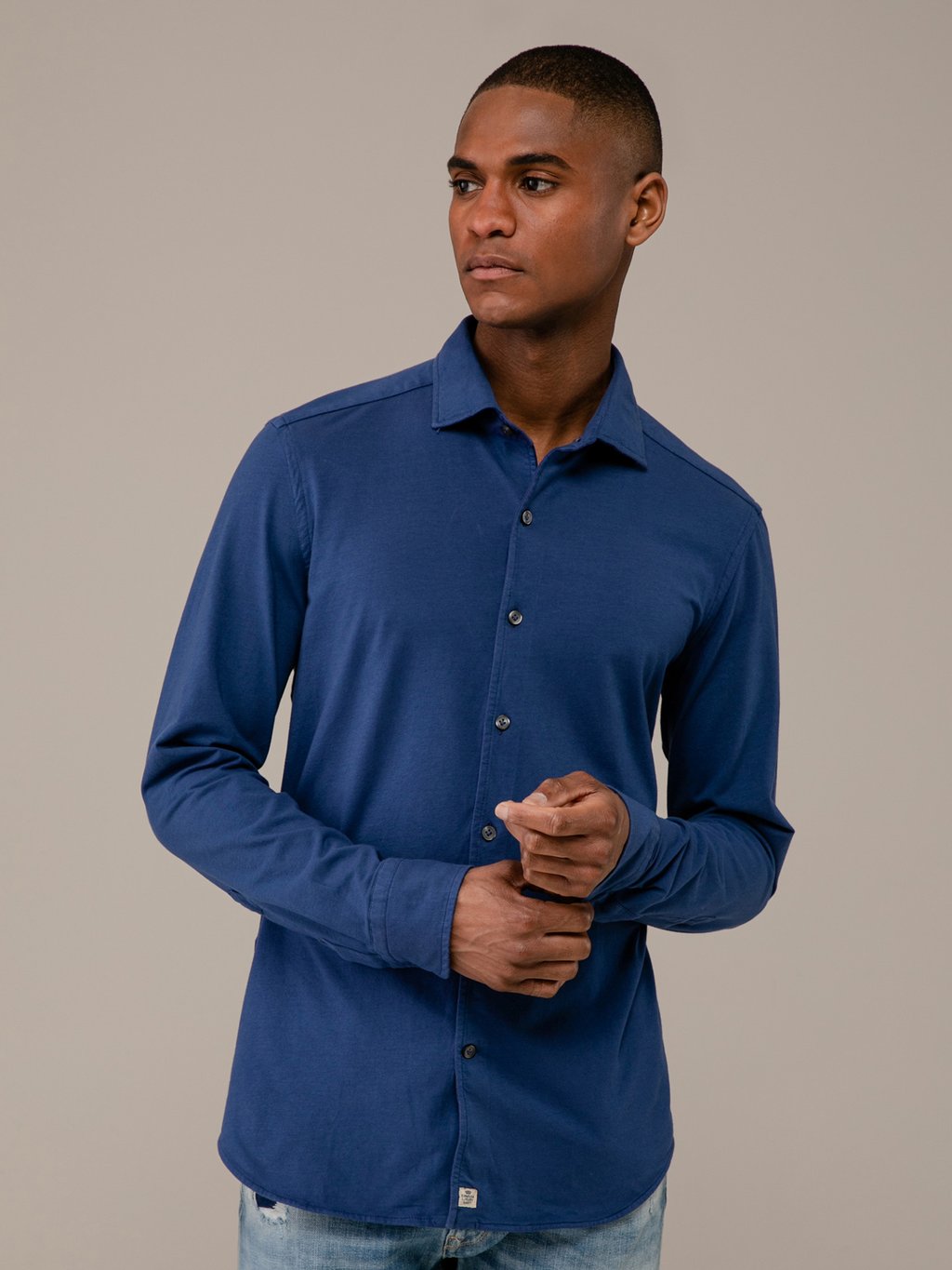 Detailansicht von Baumwollhemd mit Haifischkragen von SONRISA