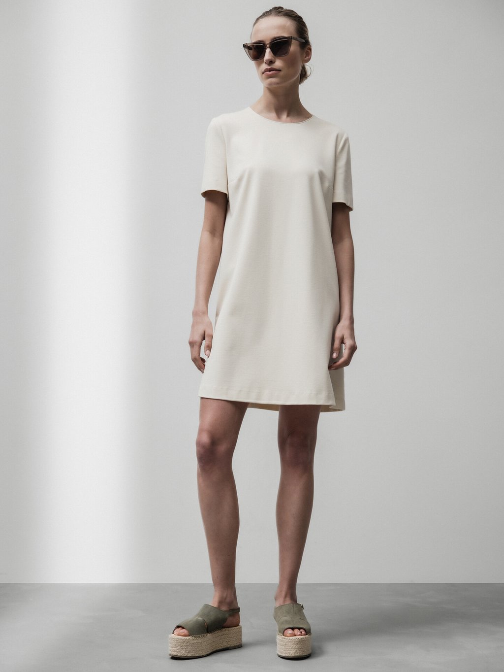 Detailansicht von Kurzes Kleid von HARRIS WHARF LONDON