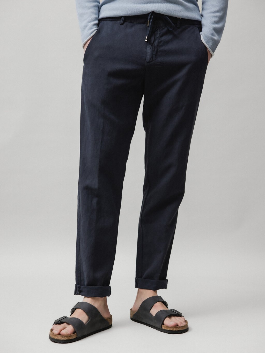 Detailansicht von Lässige Chinohose von MYTHS