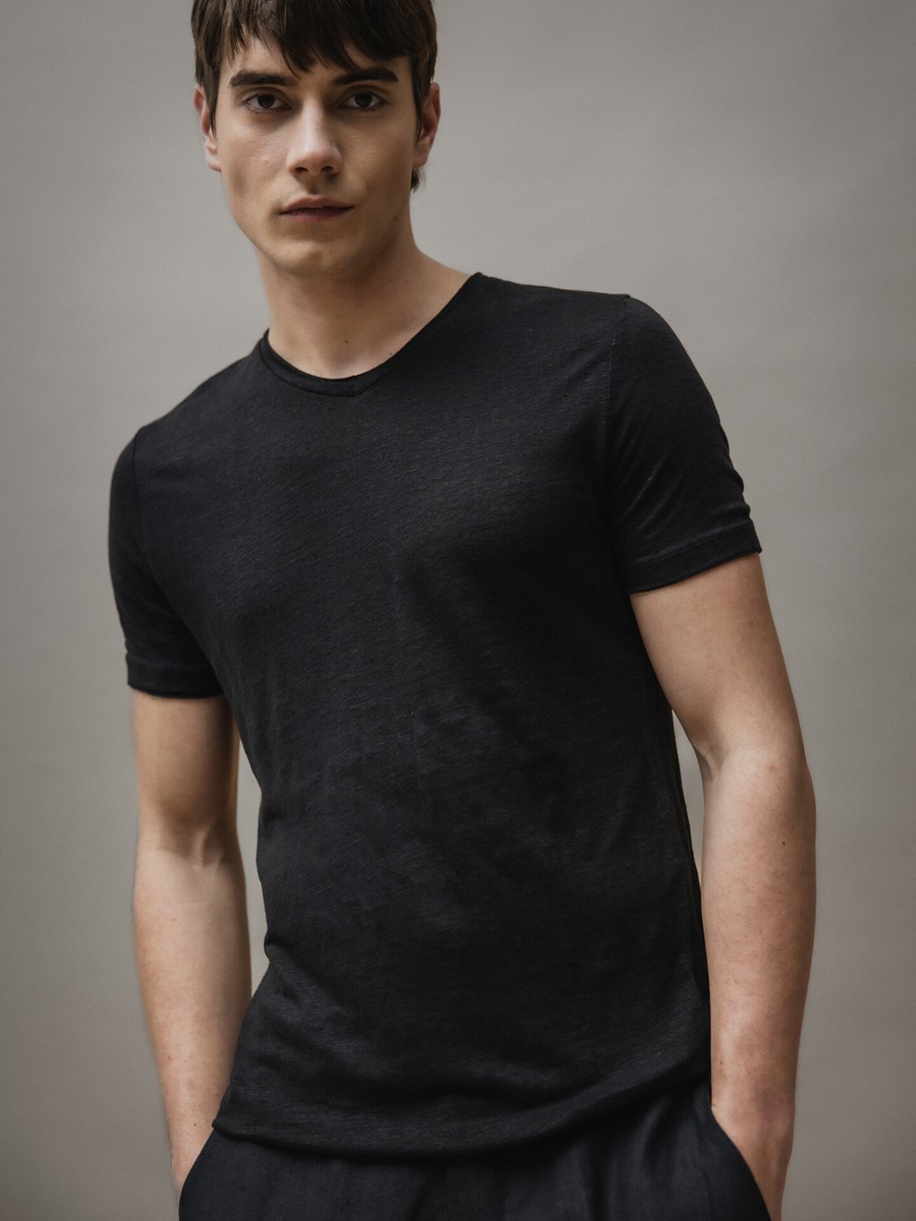 Detailansicht von T-Shirt aus Leinen von KIEFERMANN
