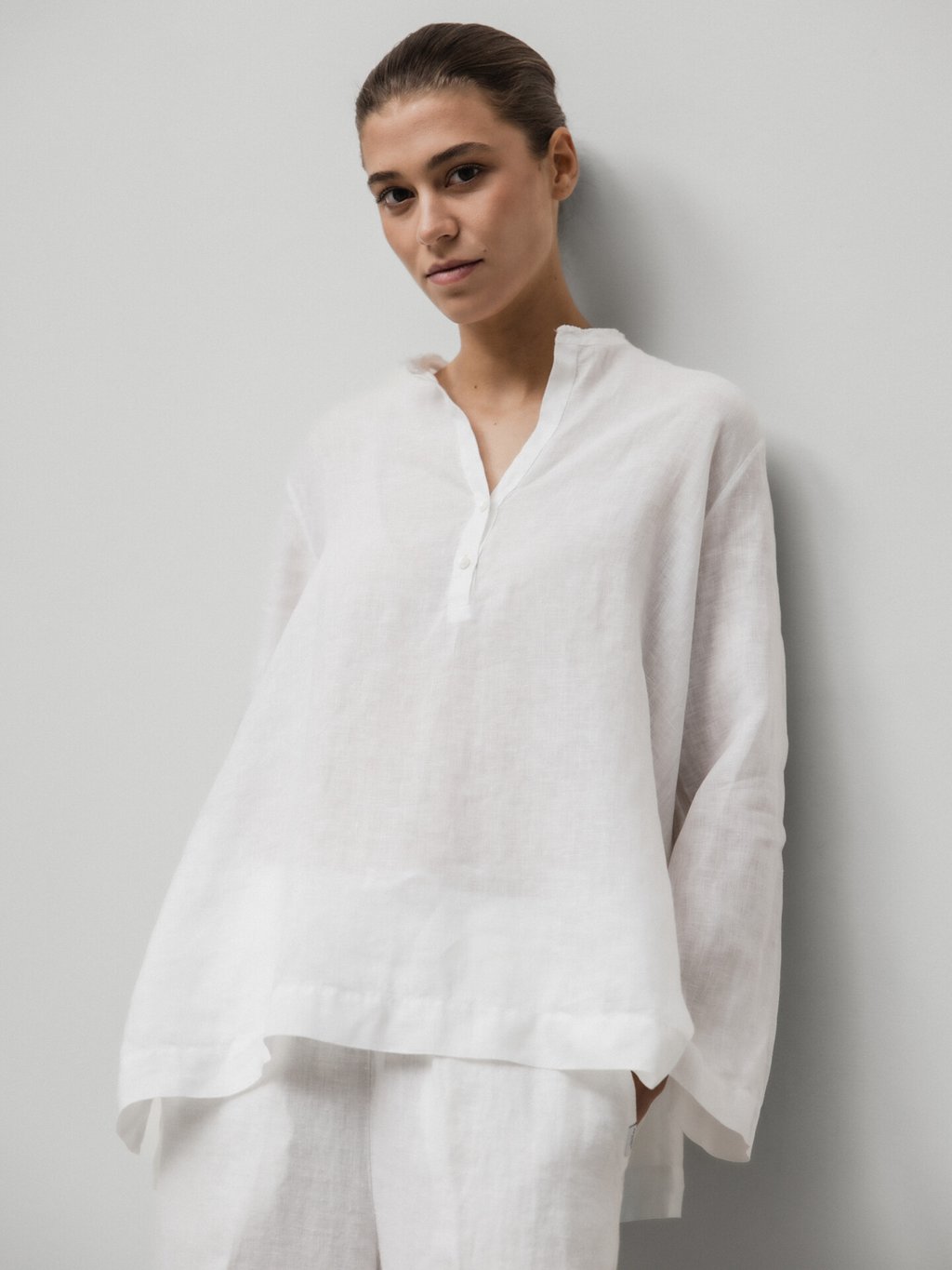 Detailansicht von Oversized Leinenbluse von ANTONELLI