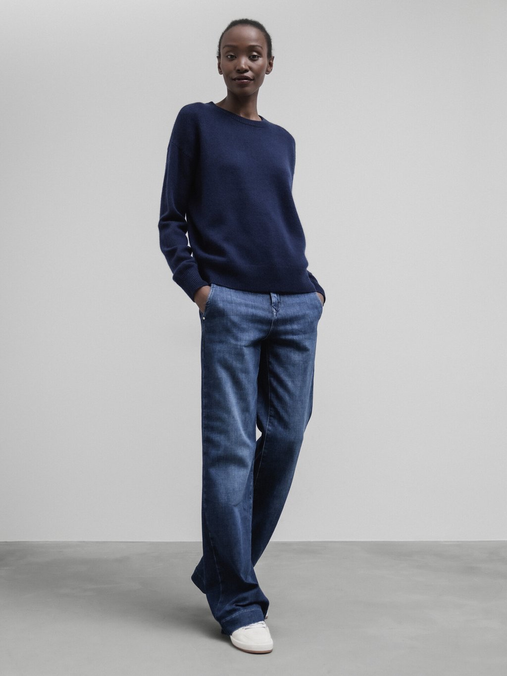 Detailansicht von Flared Jeans von DAWN