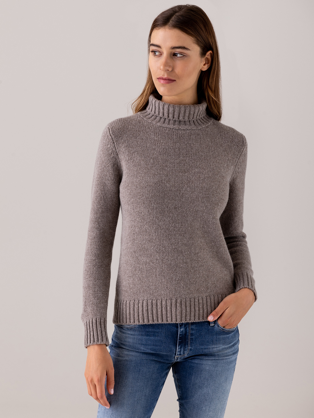 Detailansicht von Turtleneck Pullover aus Merinowolle von AVANT TOI