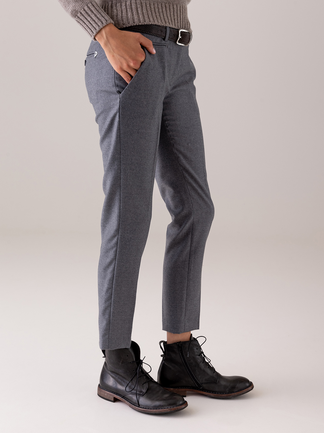 Detailansicht von Chinohose aus Wolle von DONDUP