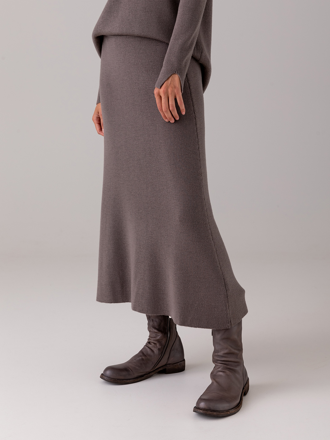 Detailansicht von Maxi-Rock aus Merinowolle von DANIELS