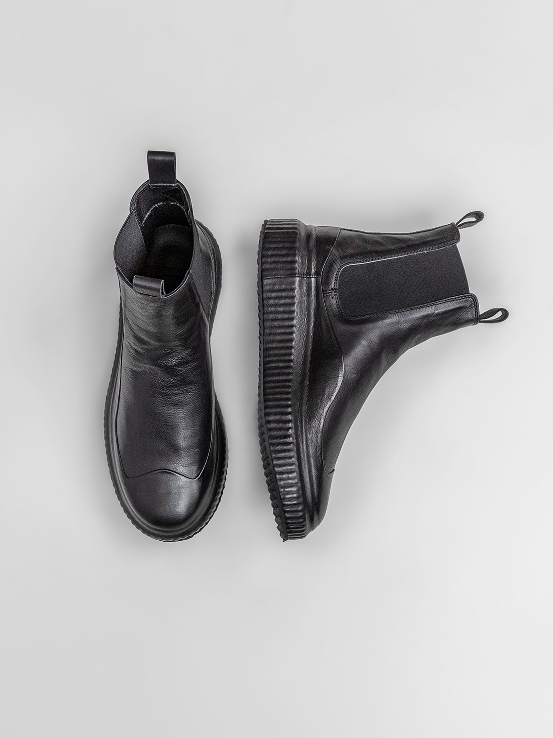 Detailansicht von Chelsea-Boots aus Leder von OFFICINE CREATIVE