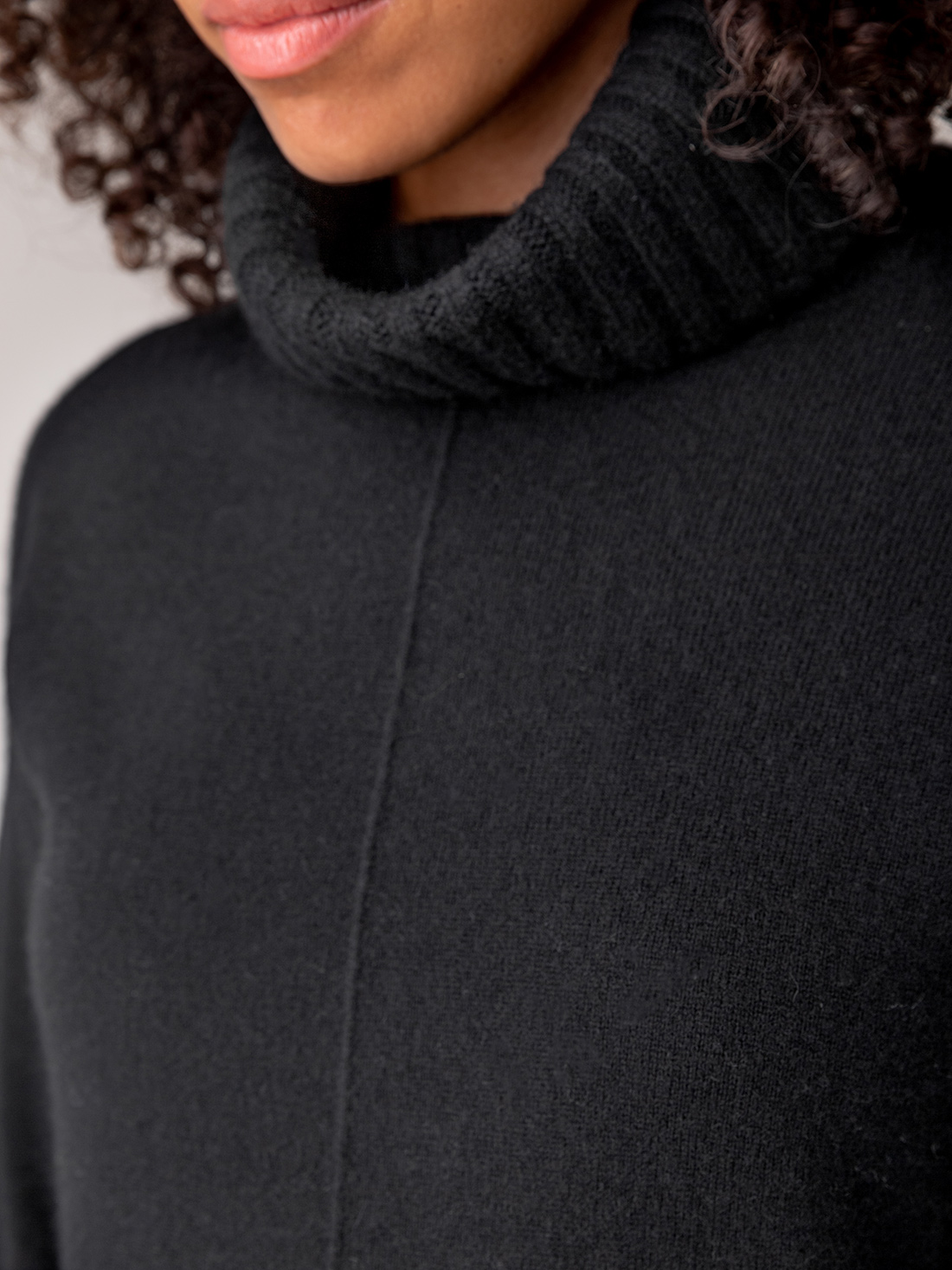 Detailansicht von Kurzes Strickkleid aus Wolle von DANIELS