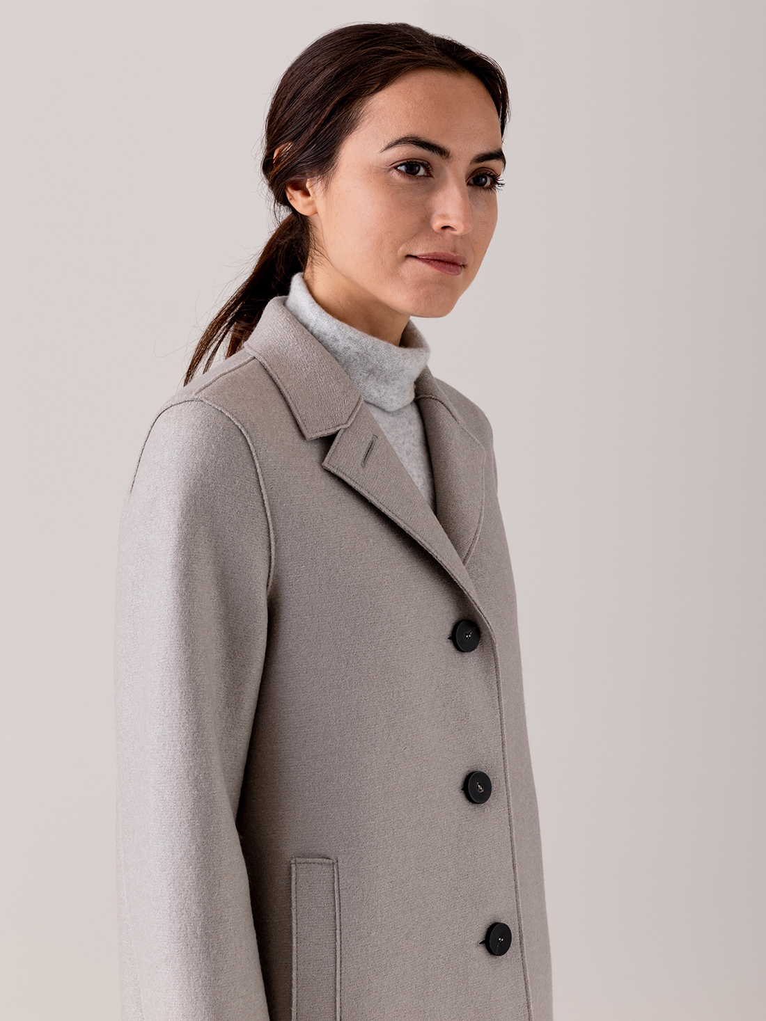 Detailansicht von Schurwollmantel von HARRIS WHARF LONDON