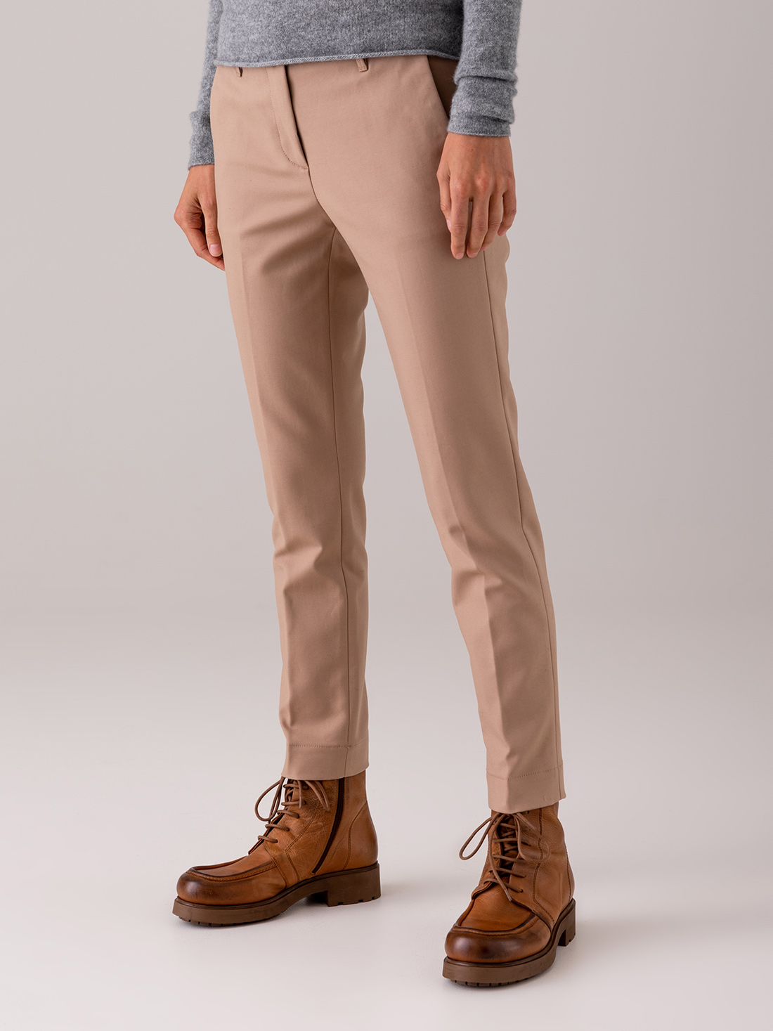 Detailansicht von Chinohose aus Baumwolle von NINE IN THE MORNING