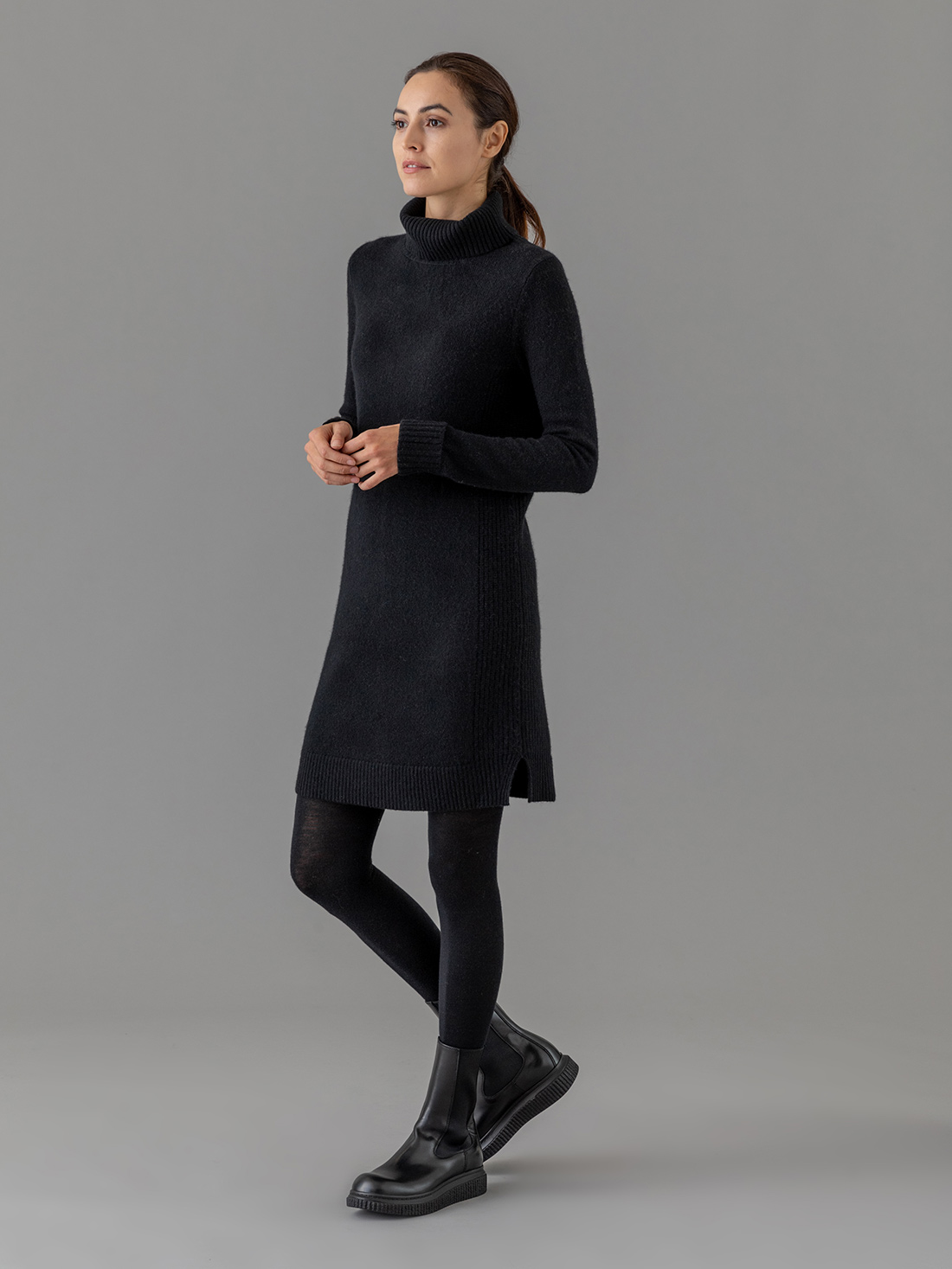 Detailansicht von Midi-Strickkleid aus Wolle von DANIELS