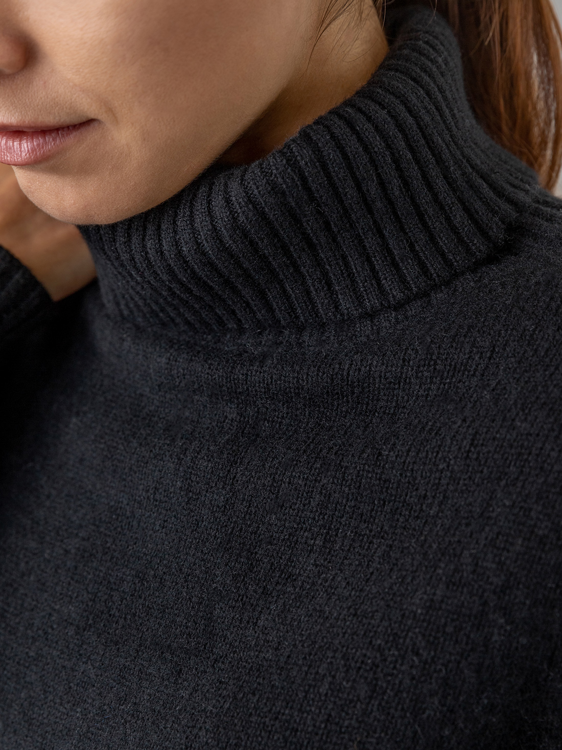 Detailansicht von Midi-Strickkleid aus Wolle von DANIELS