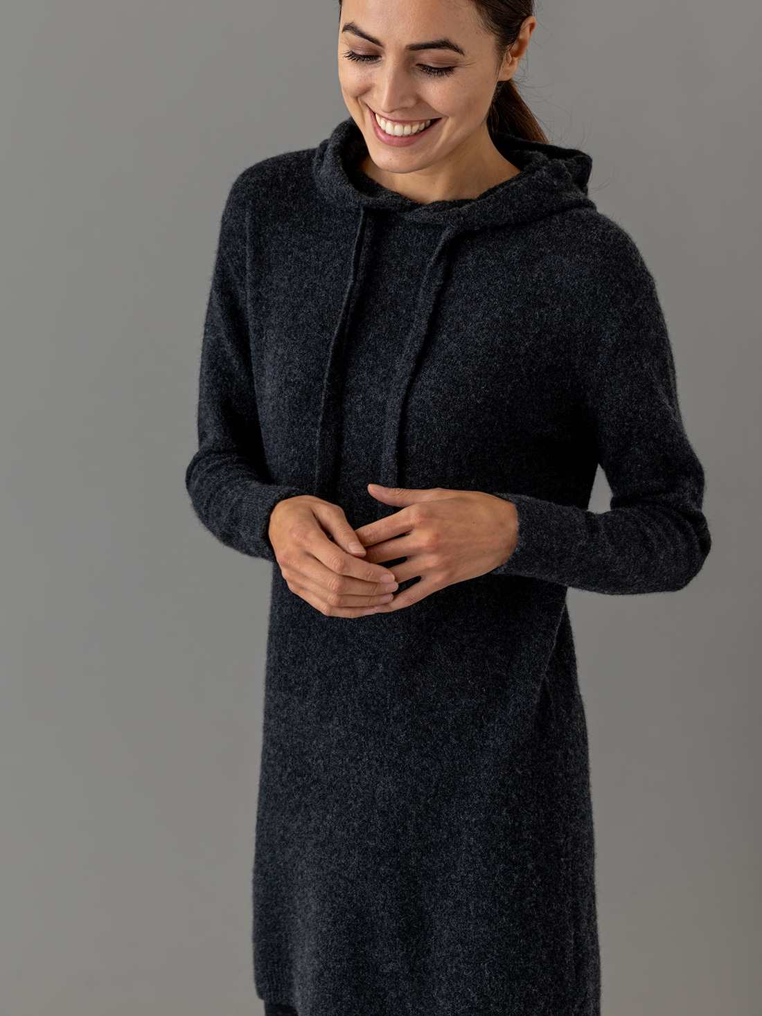 Detailansicht von Kurzes Sweatshirtkleid aus Cashmere von DANIELS