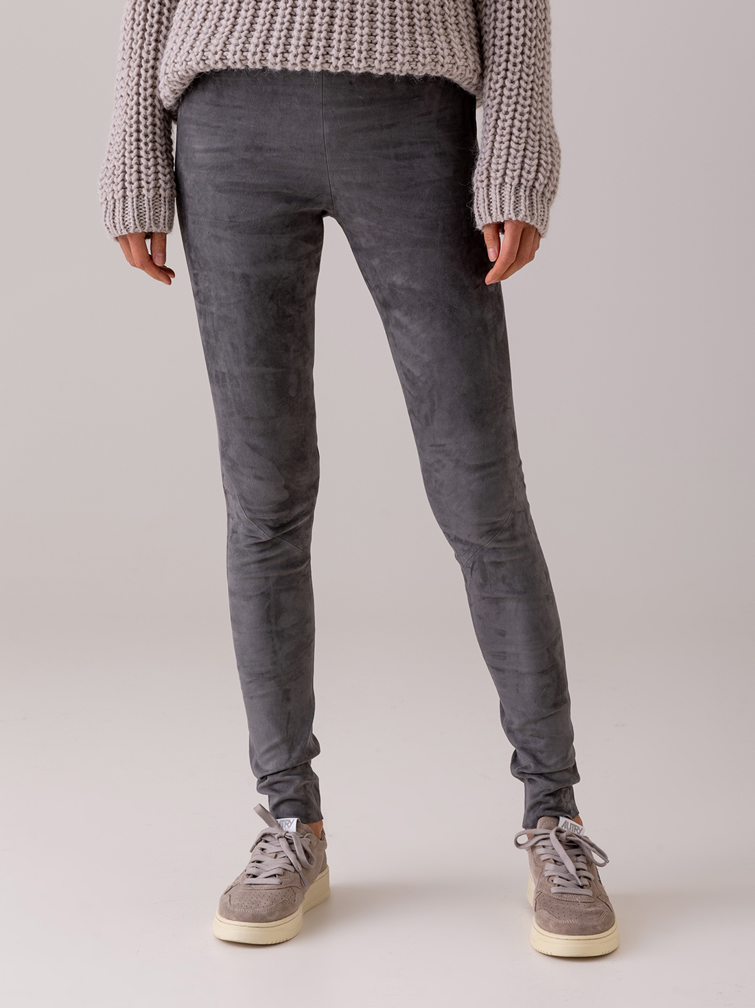 Detailansicht von Velour-Lederhose von ARMA