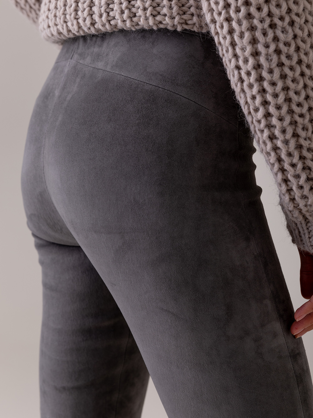 Detailansicht von Velour-Lederhose von ARMA