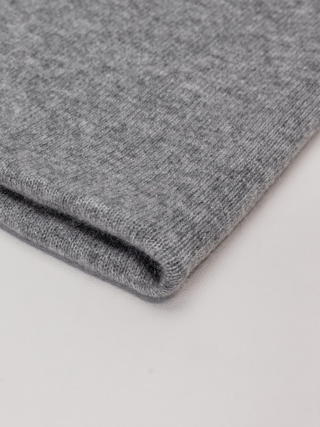 Detailansicht von Gestrickter Kaschmirschal von ALLUDE