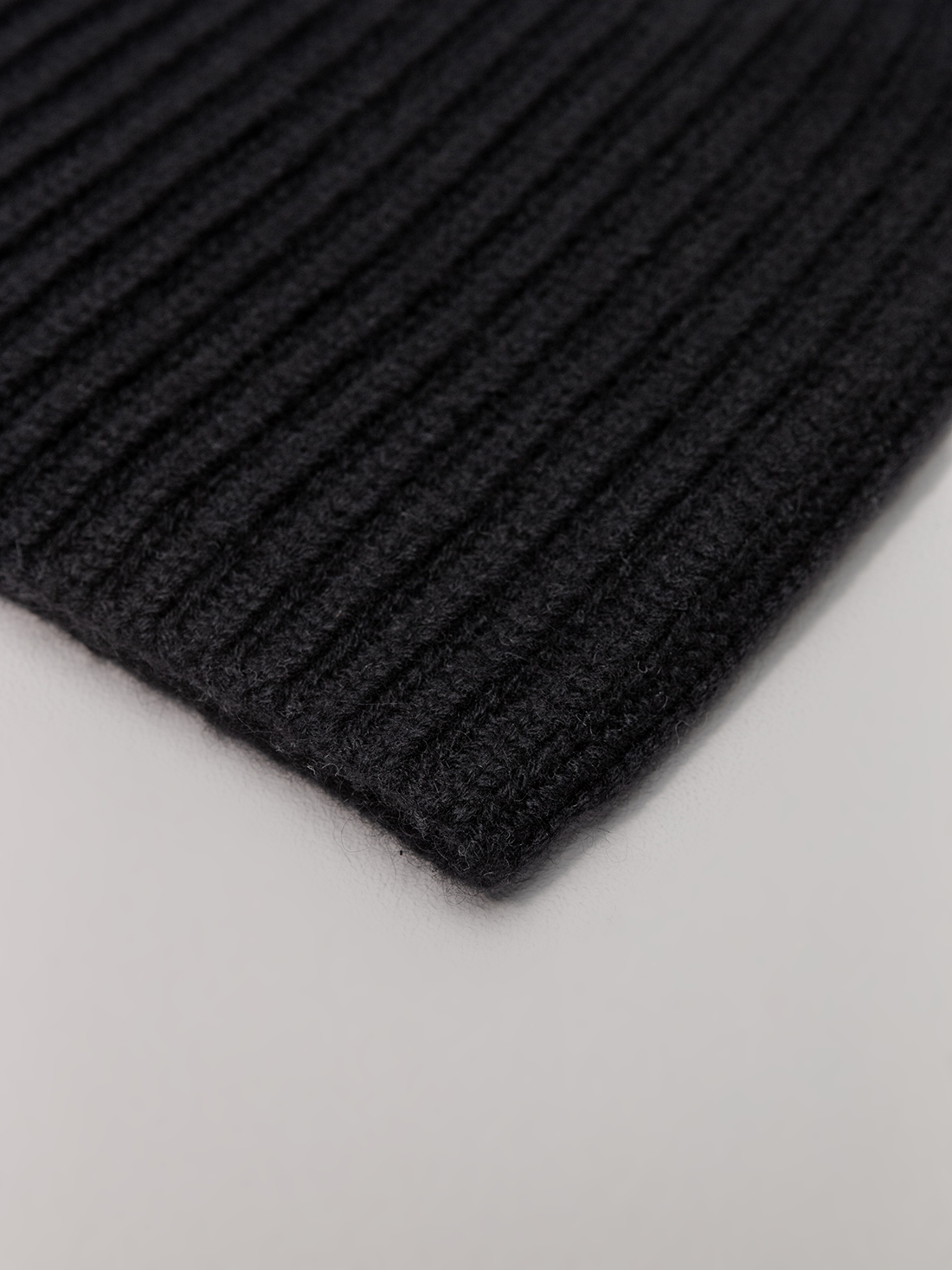Detailansicht von Mütze aus Cashmere von WARM ME