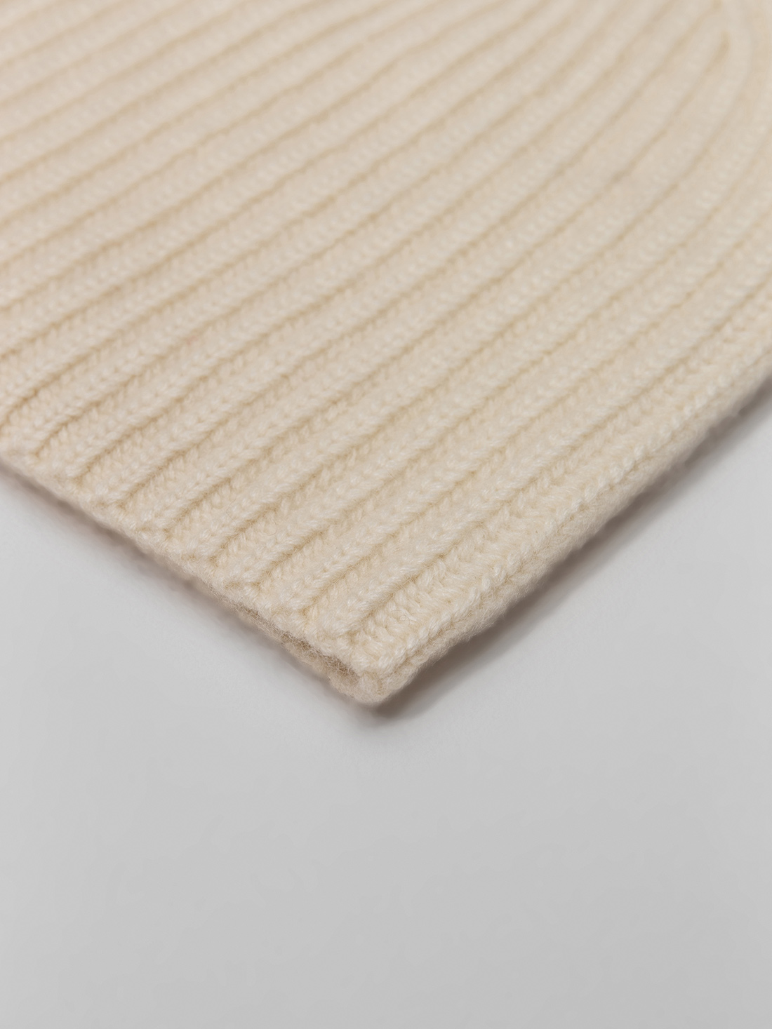Detailansicht von Mütze aus Cashmere von WARM ME