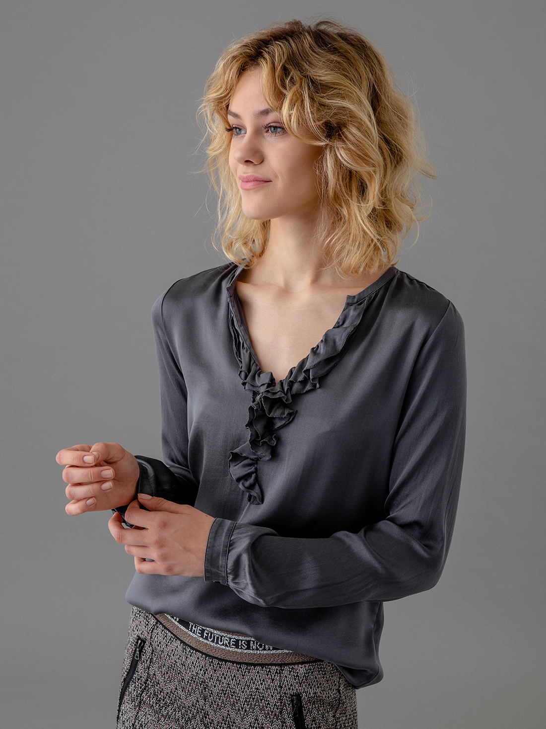 Detailansicht von Seidenbluse mit Rüschung von DANIELS