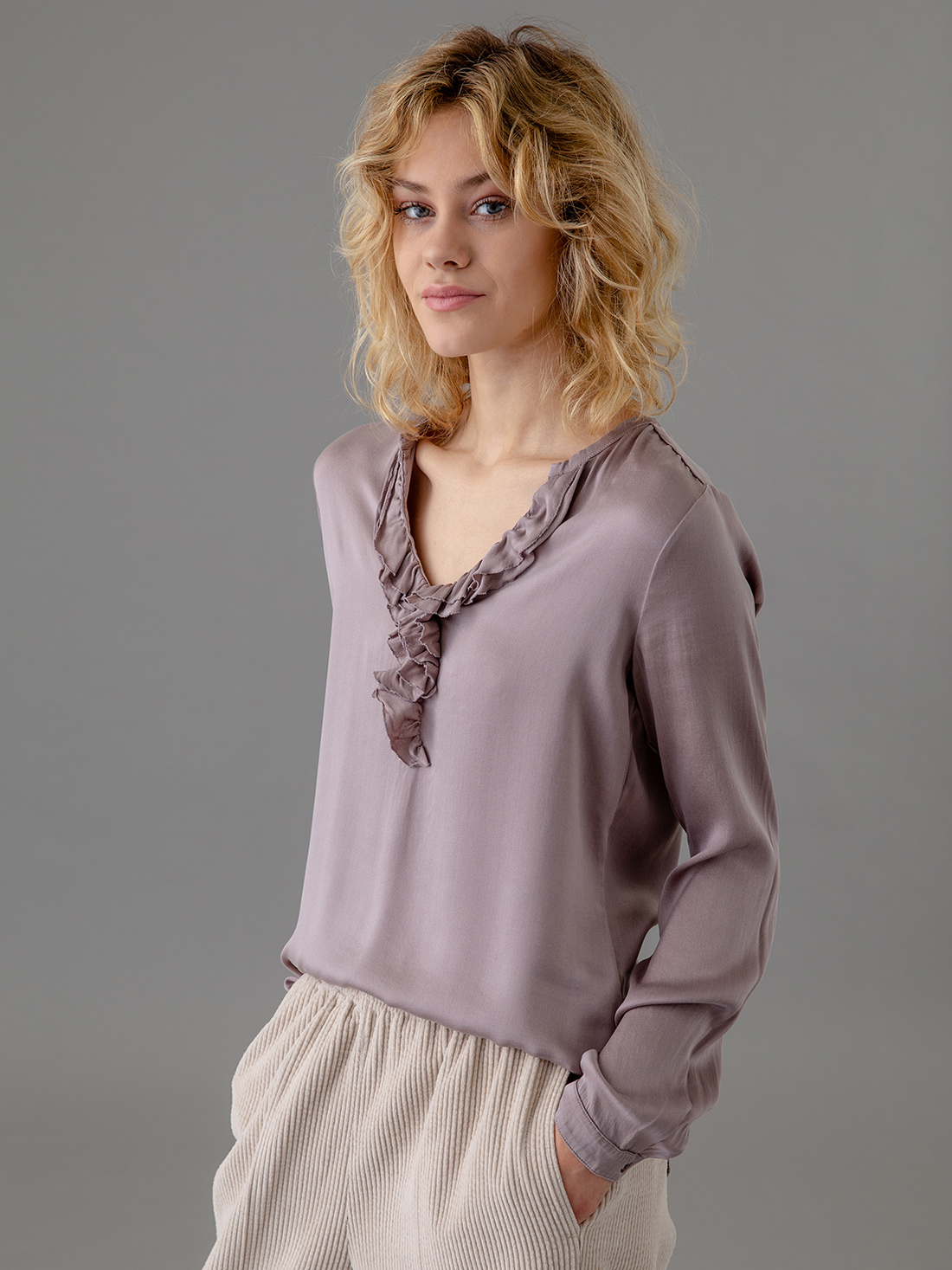 Detailansicht von Seidenbluse mit Rüschung von DANIELS