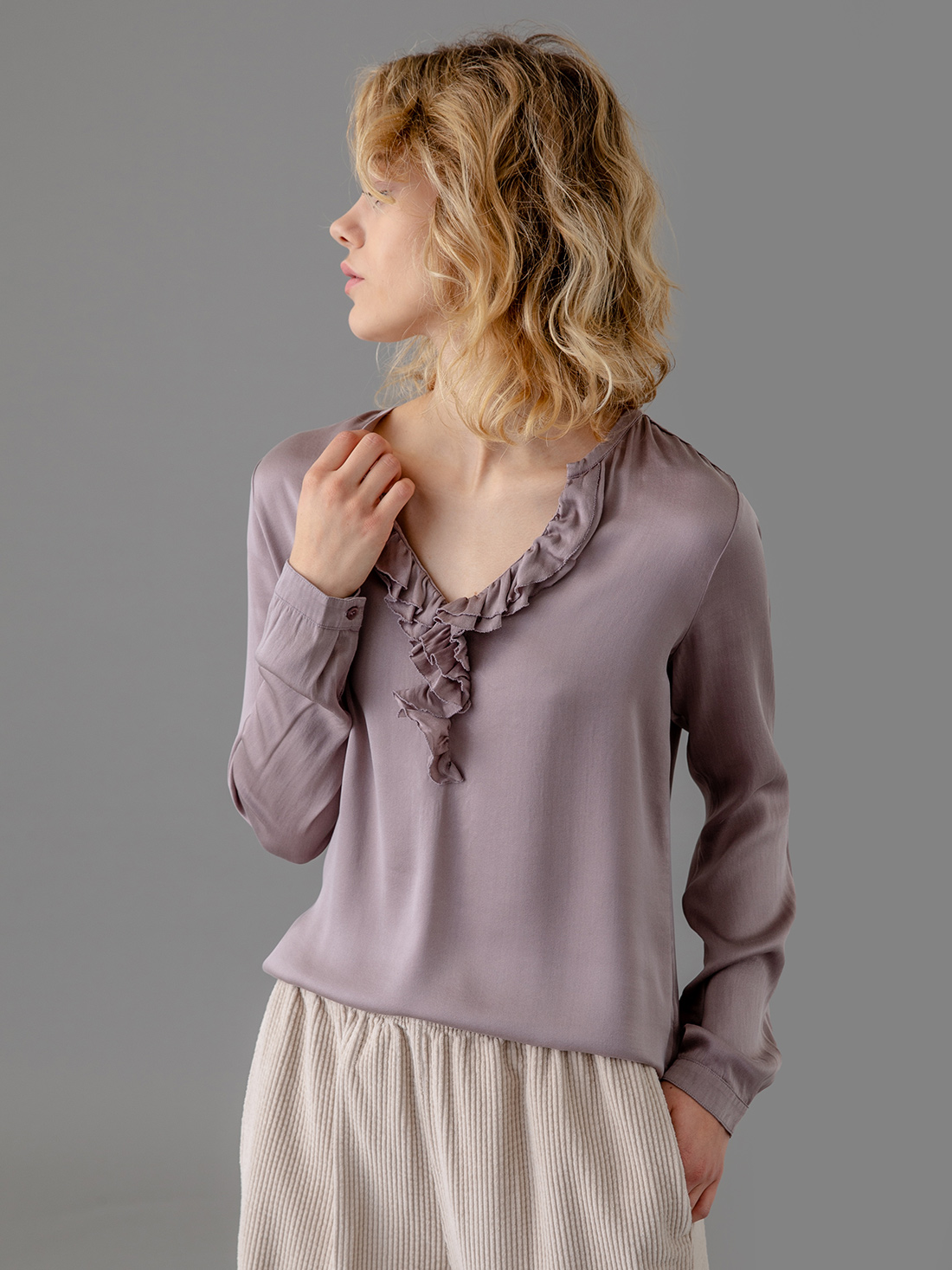 Detailansicht von Seidenbluse mit Rüschung von DANIELS