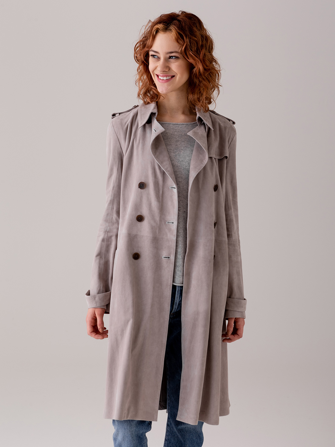 Detailansicht von Velour-Trenchcoat von BENEDETTA NOVI