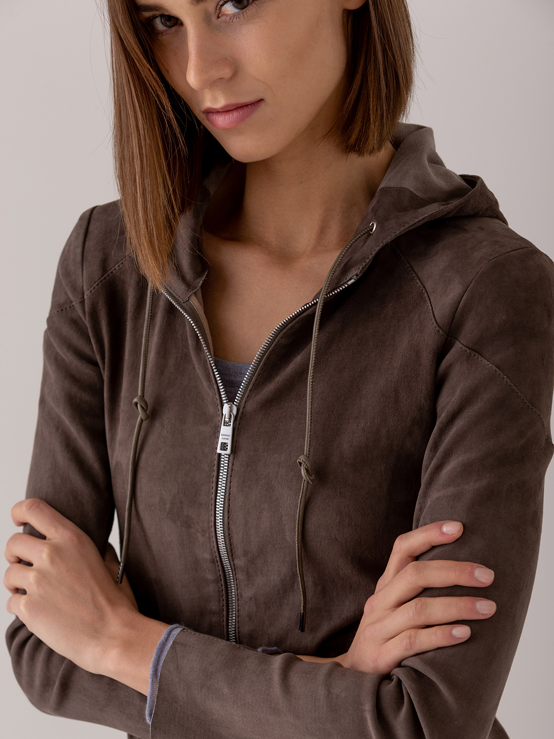 Detailansicht von Velour-Lederjacke von GIORGIO BRATO