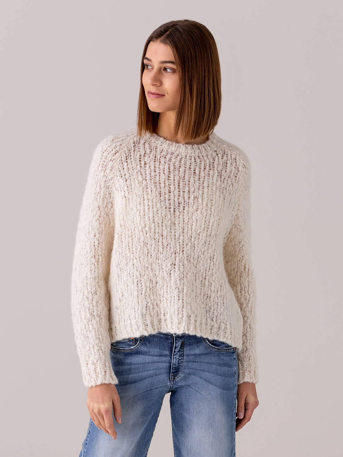 Detailansicht von Grobstrickpullover aus Alpakawolle von SIBIN LINNEBJERG