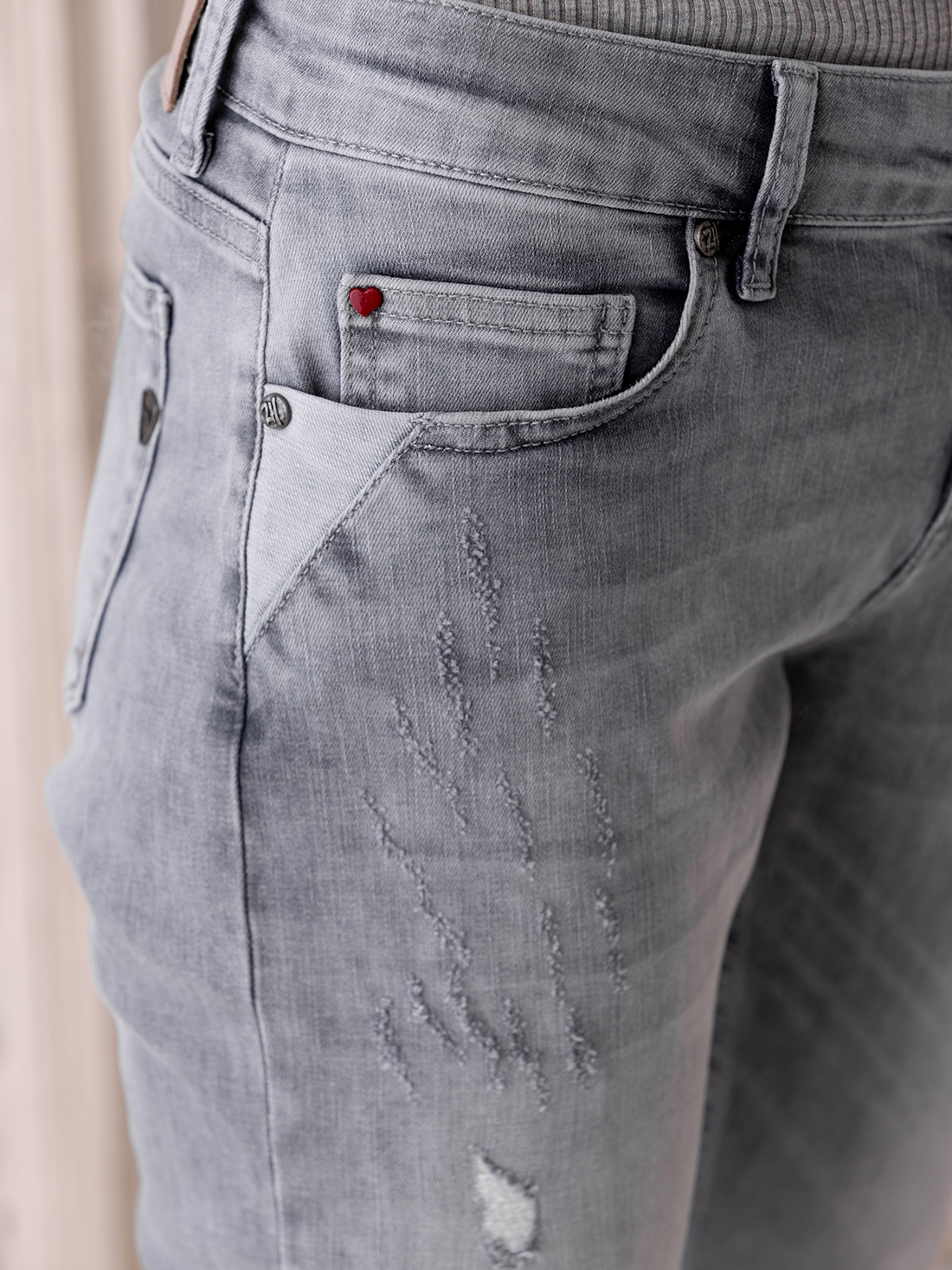 Detailansicht von Slim Fit Jeans von ZHRILL
