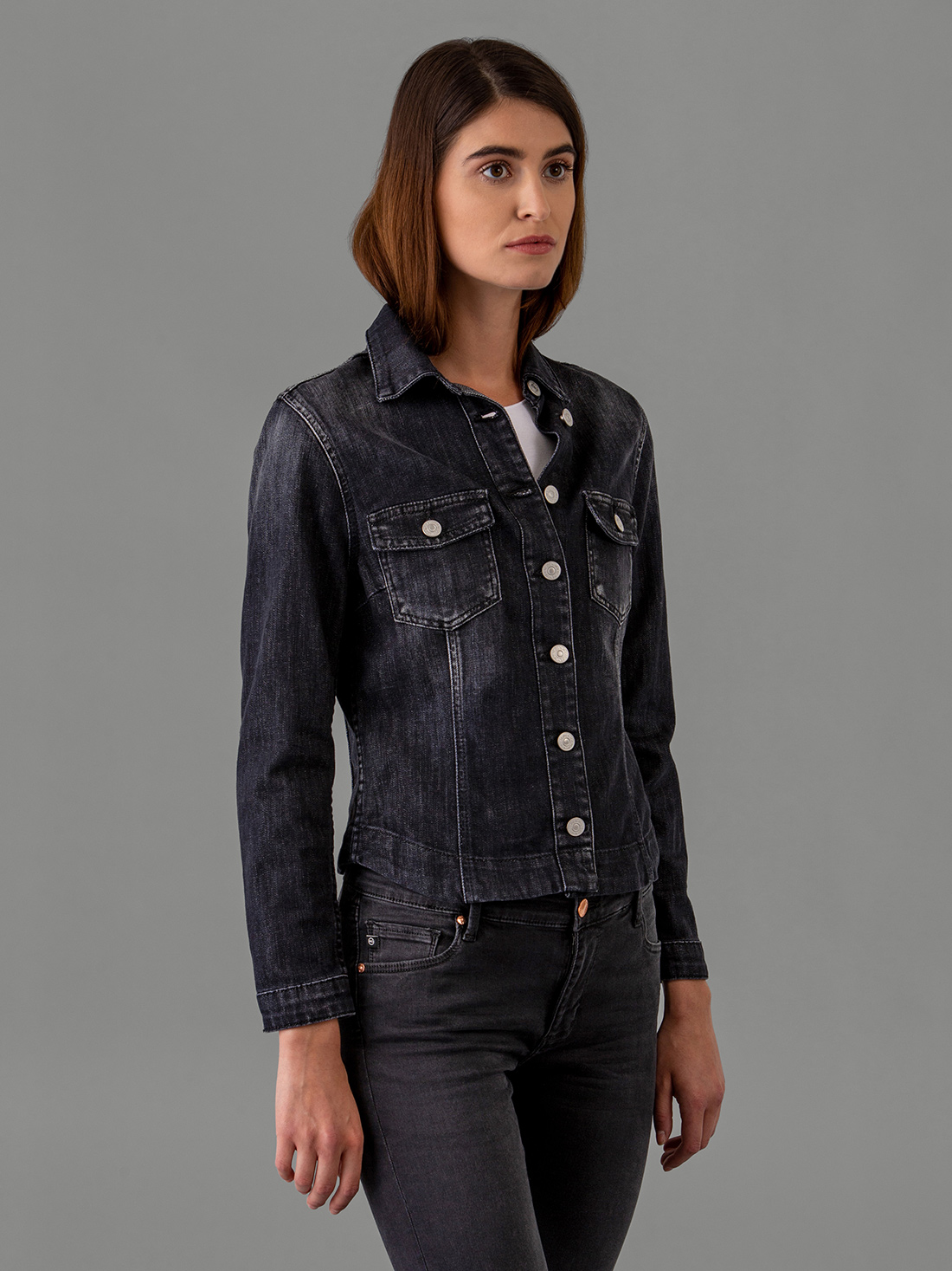 Detailansicht von Jeansjacke von LE TEMPS DES CERISES