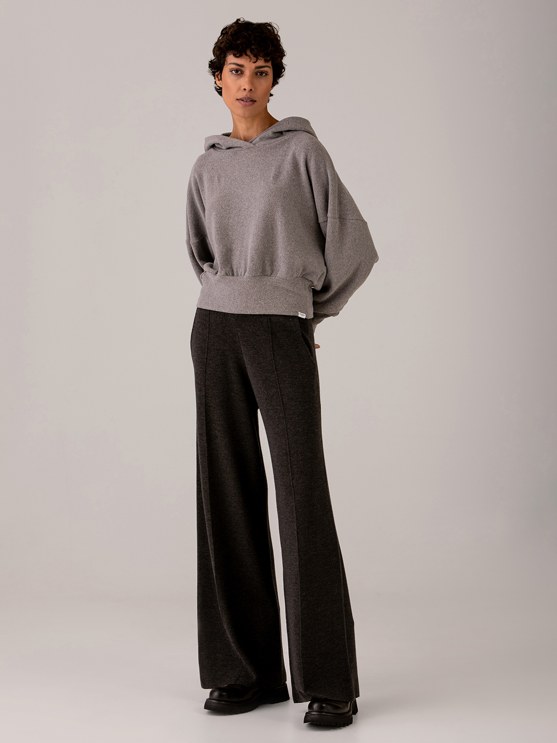 Detailansicht von Weite Hose aus Merinowolle von DANIELS