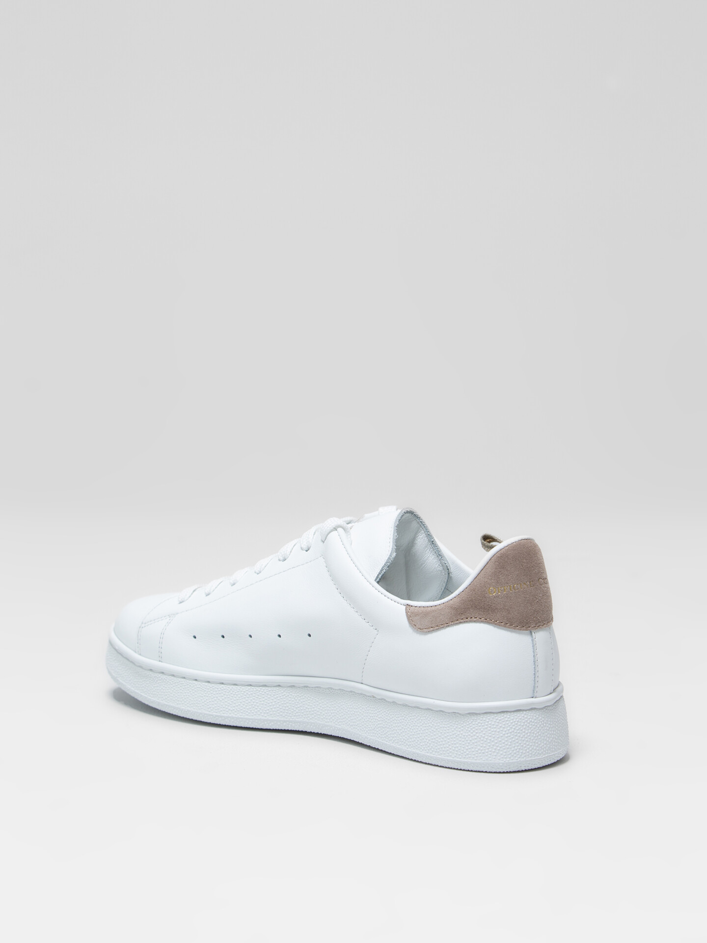 Detailansicht von Sneaker aus Leder von OFFICINE CREATIVE