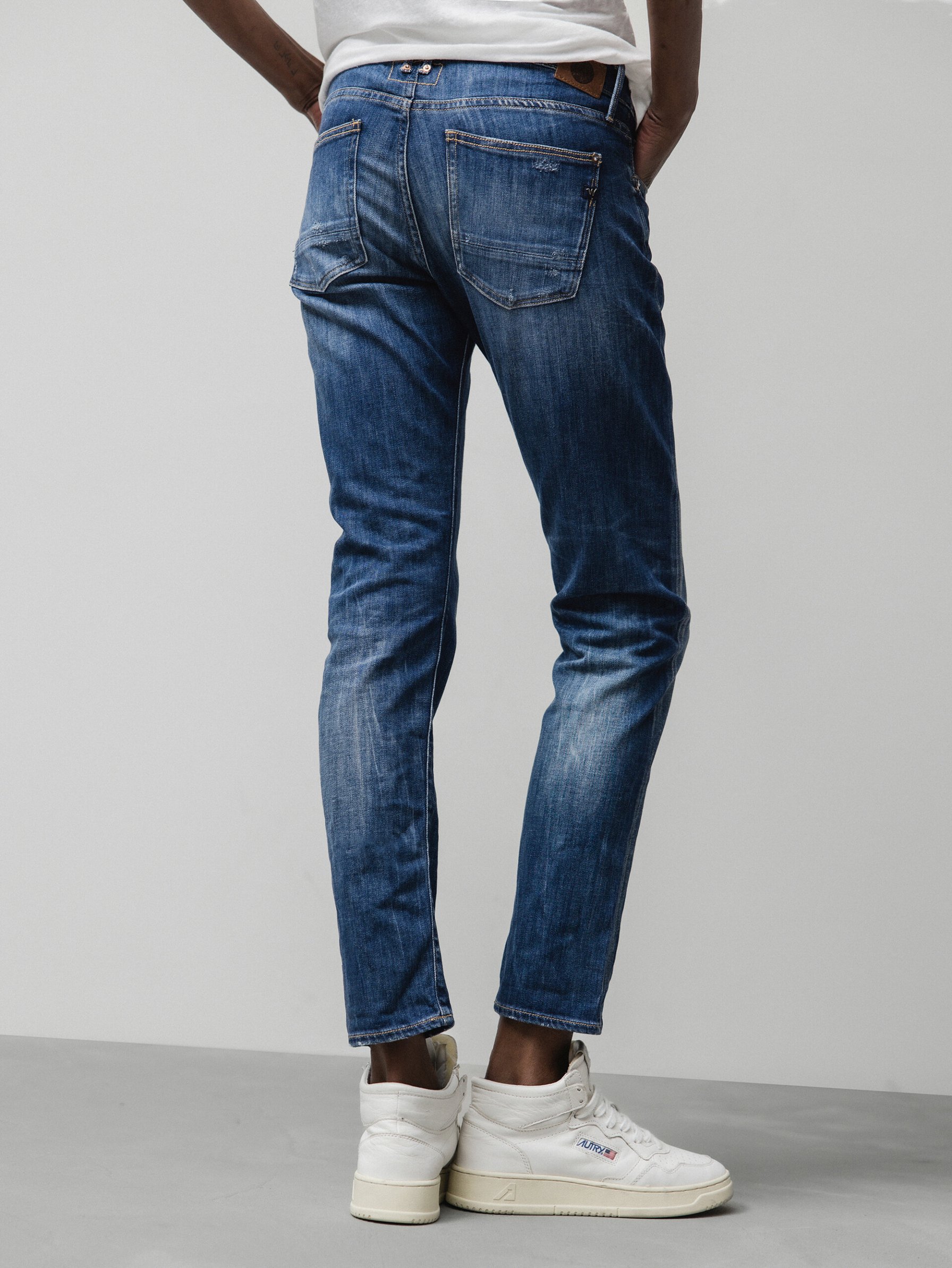 Detailansicht von Boyfriend Jeans von LE TEMPS DES CERISES