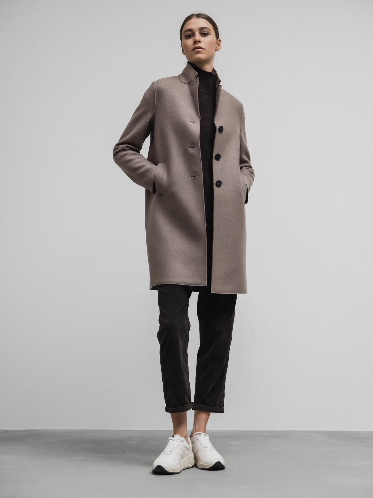 Detailansicht von Schurwollmantel von HARRIS WHARF LONDON