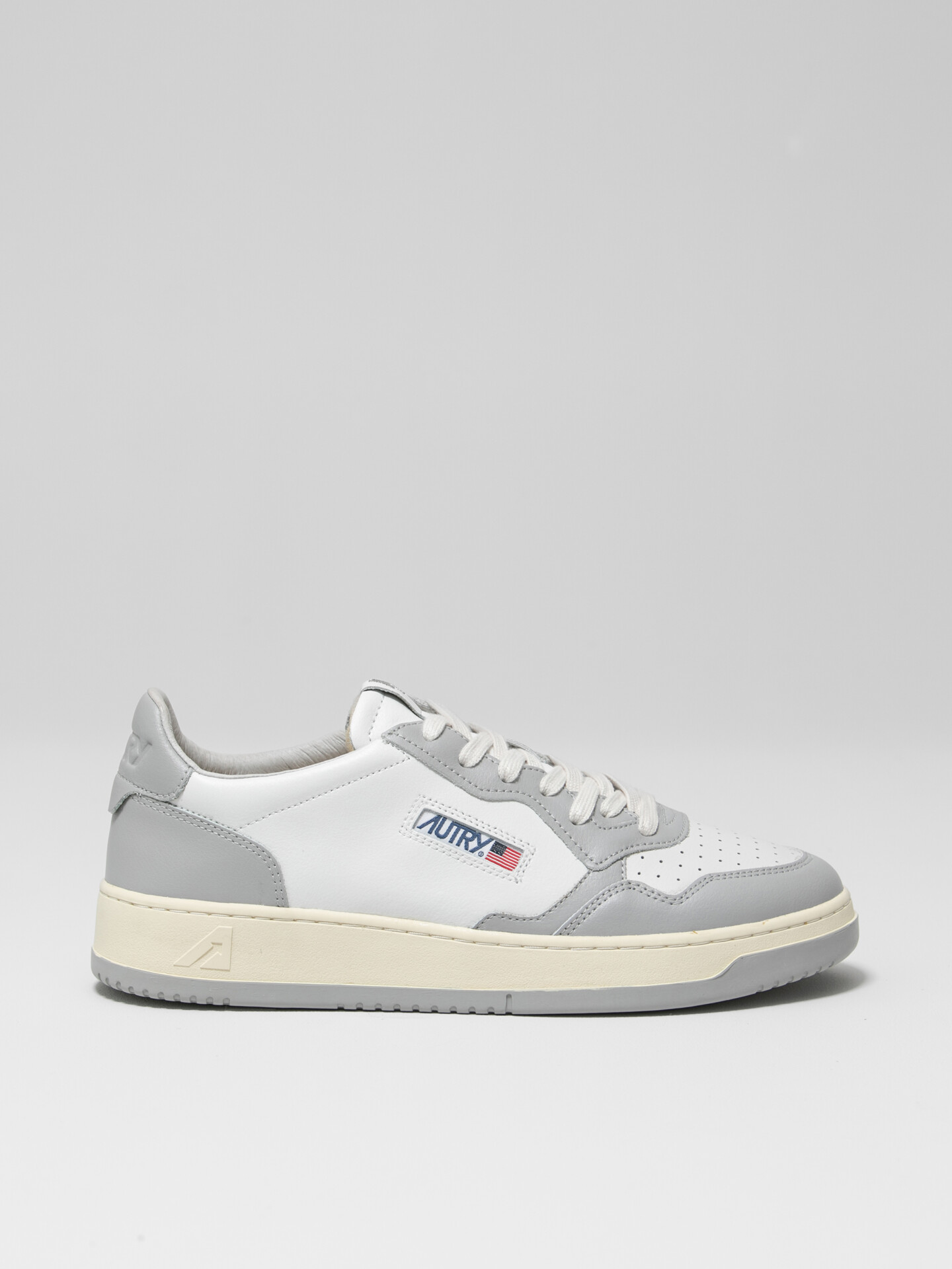 Detailansicht von Sneaker aus Leder von AUTRY