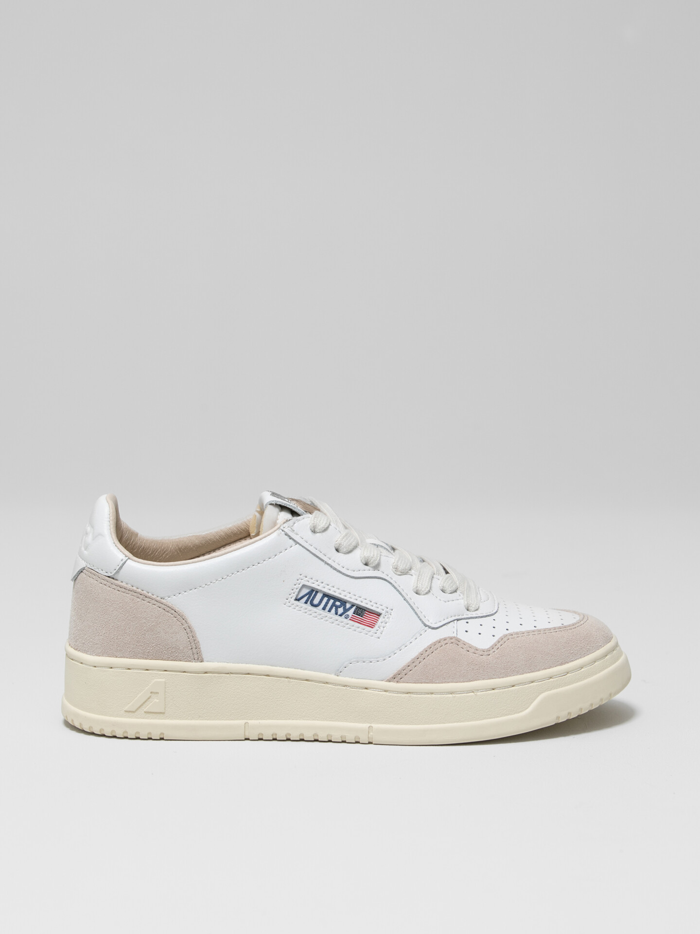 Detailansicht von Sneaker aus Leder von AUTRY