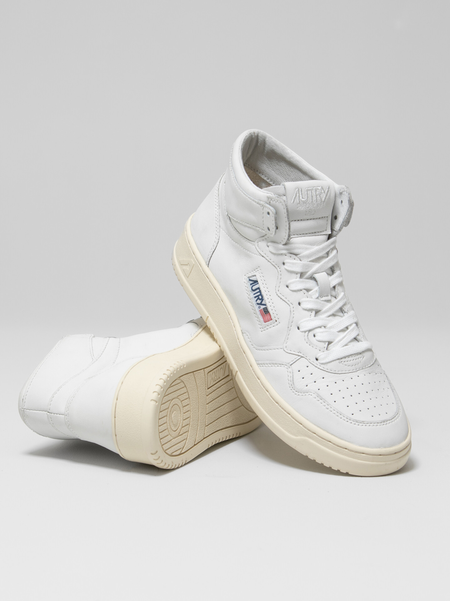 Detailansicht von Hoher Sneaker aus Leder von AUTRY