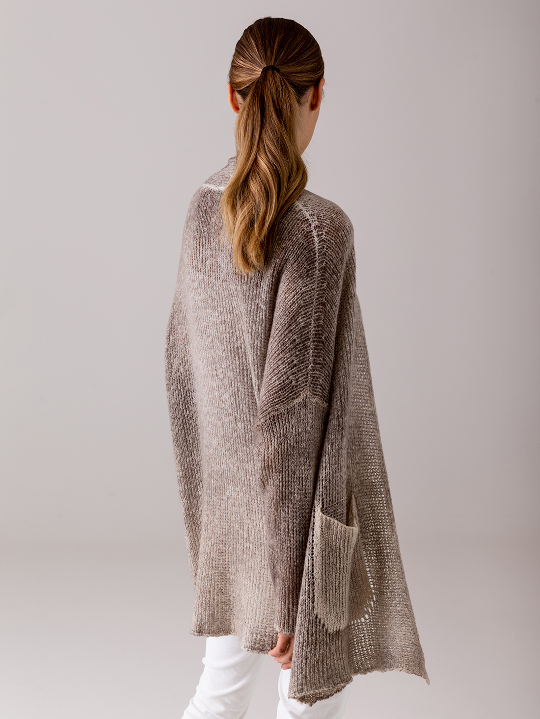 Detailansicht von Cardigan aus Cashmere von AVANT TOI