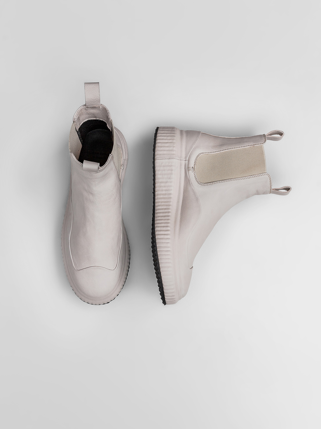 Detailansicht von Chelsea-Boots aus Leder von OFFICINE CREATIVE