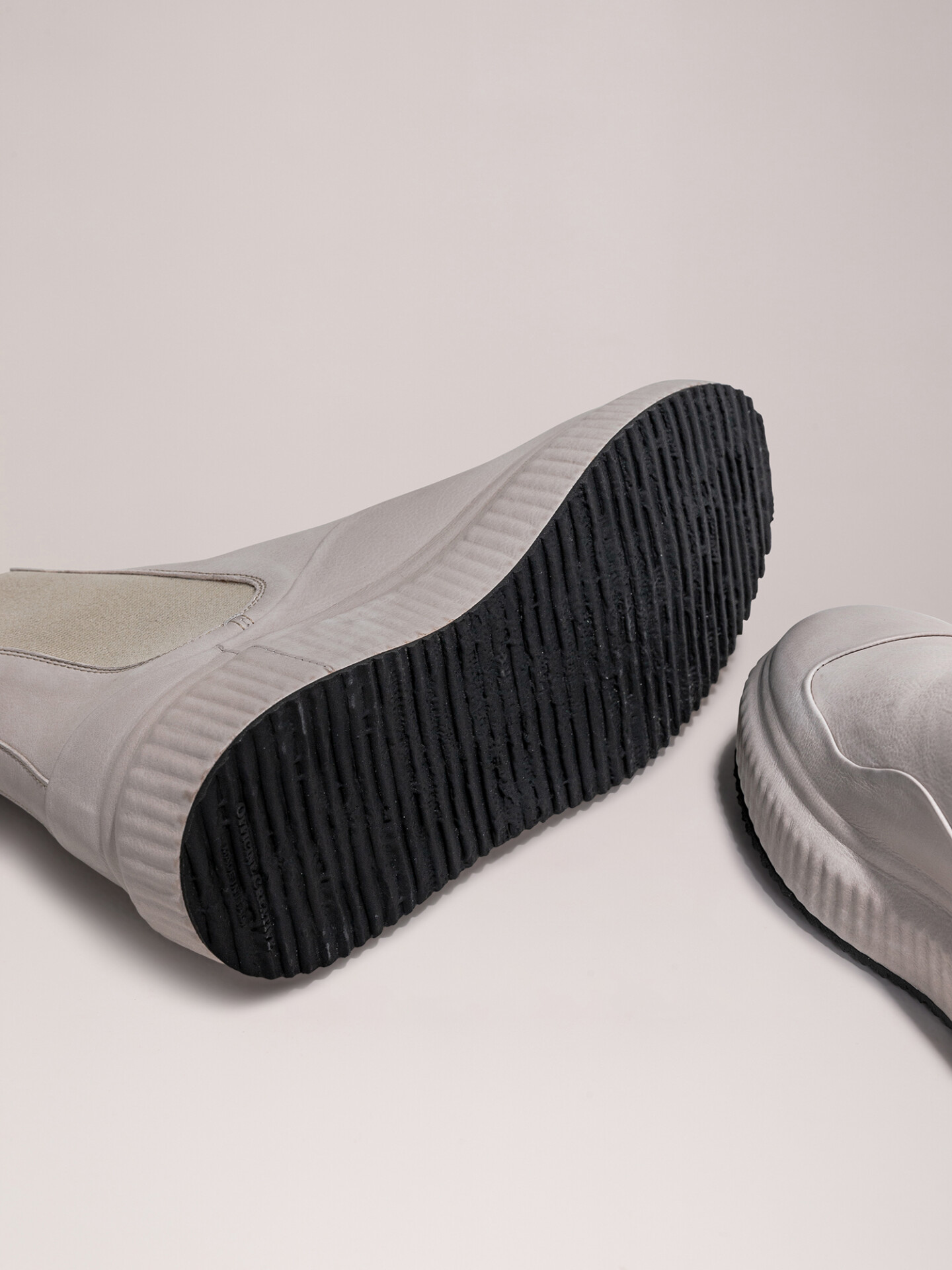 Detailansicht von Chelsea-Boots aus Leder von OFFICINE CREATIVE