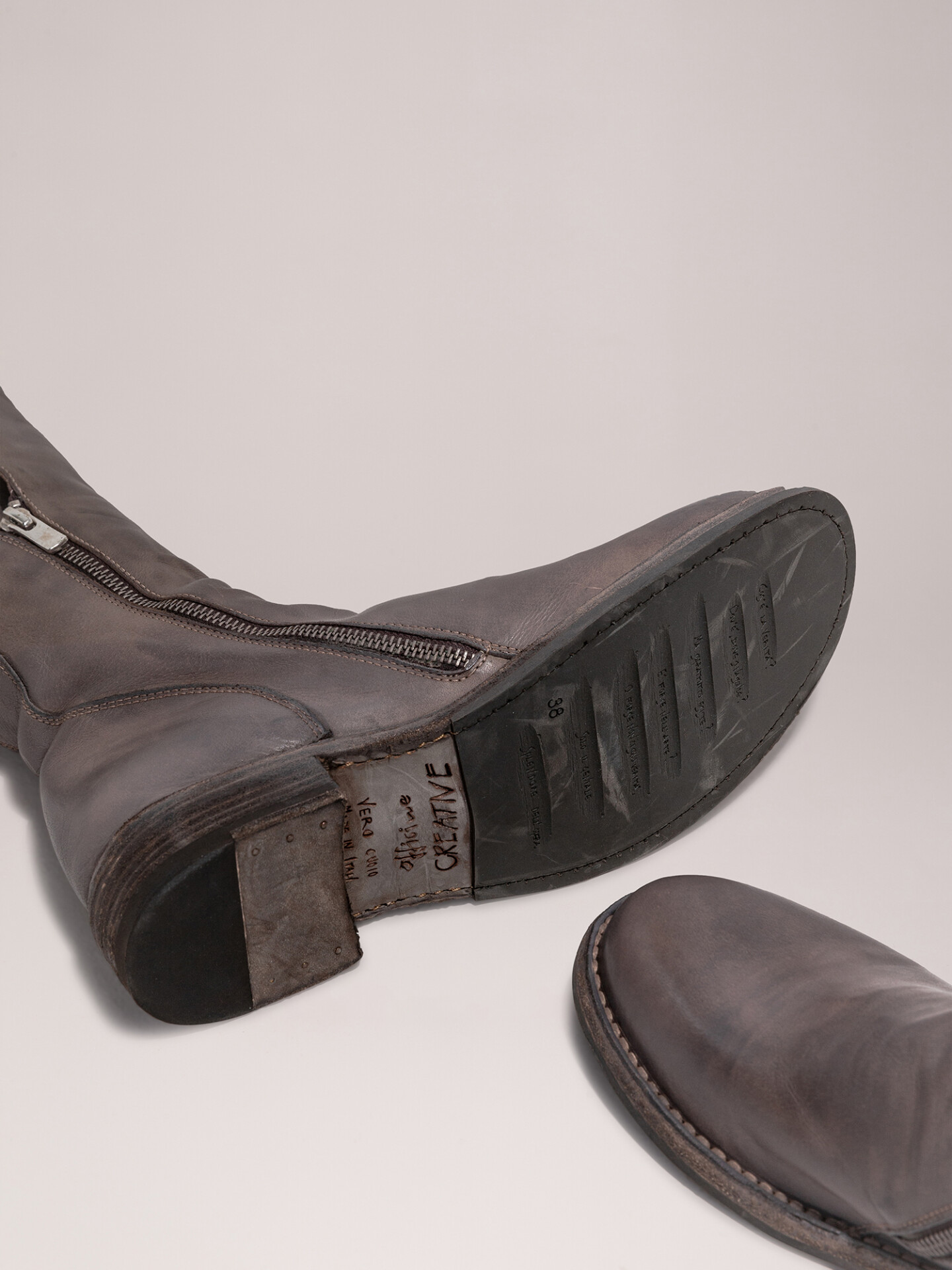 Detailansicht von Hoher Lederstiefel von OFFICINE CREATIVE